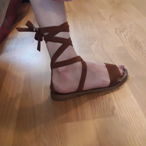 Only worn once! Steve  Madden lace up sandal - Picture 3 of 5